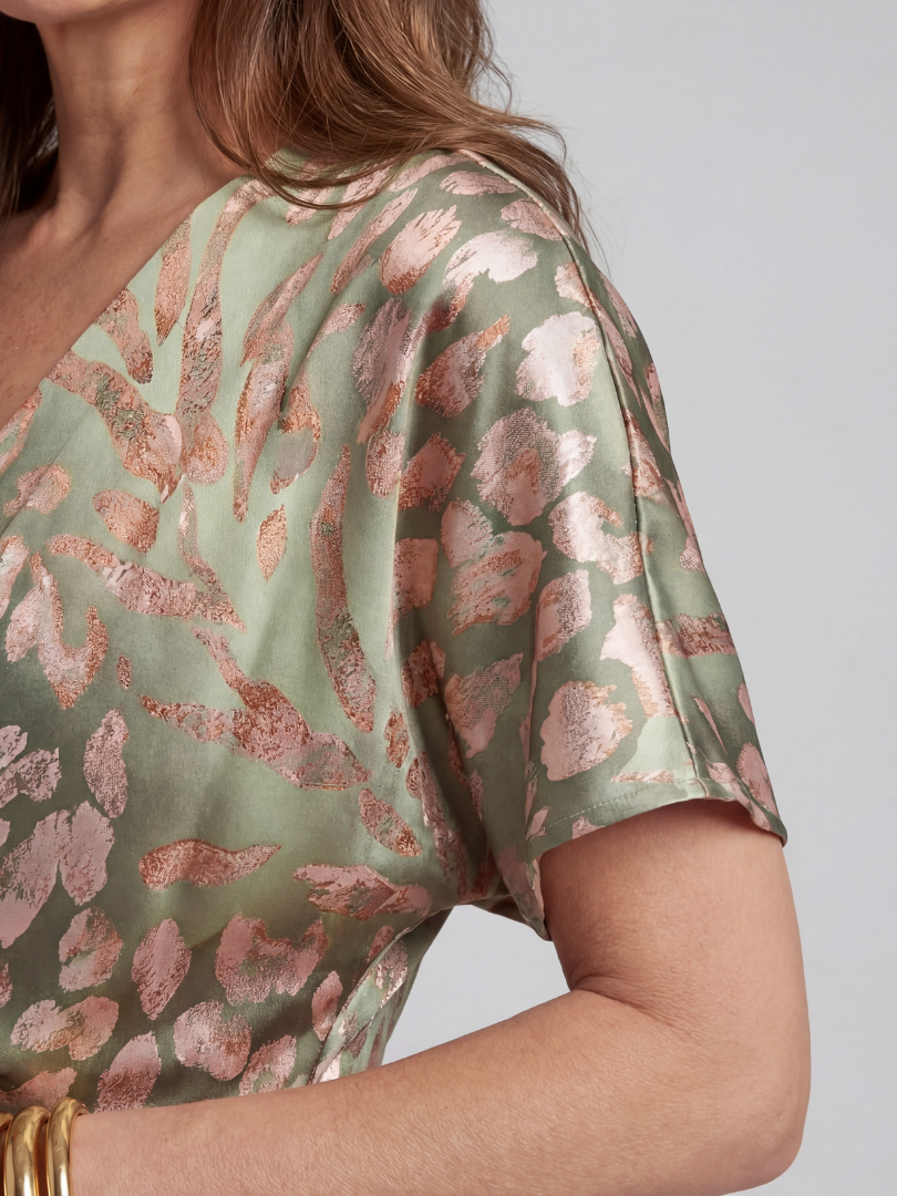 Harlow & Stone™ | Abstract Print V-Neck Midi Dress